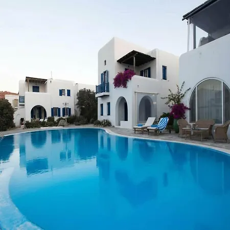 Poolside With Coastal Views Lägenhet *