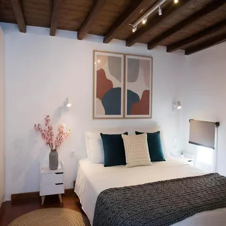 Poolside With Coastal Views Apartamento